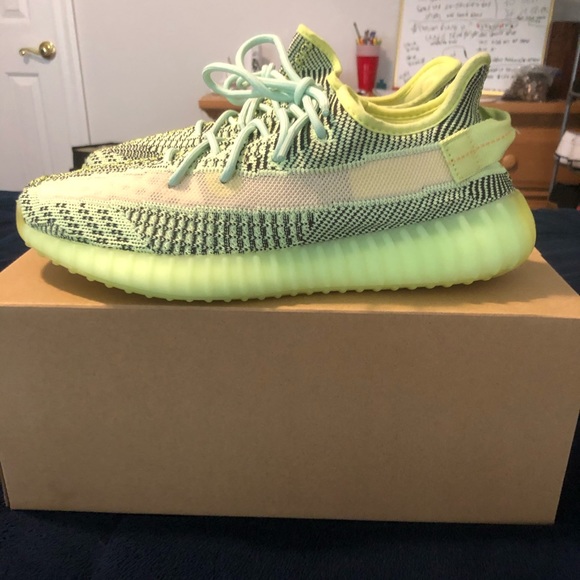 adidas Yeezy Boost 350 V2 Yeezreel - Picture 3 of 7